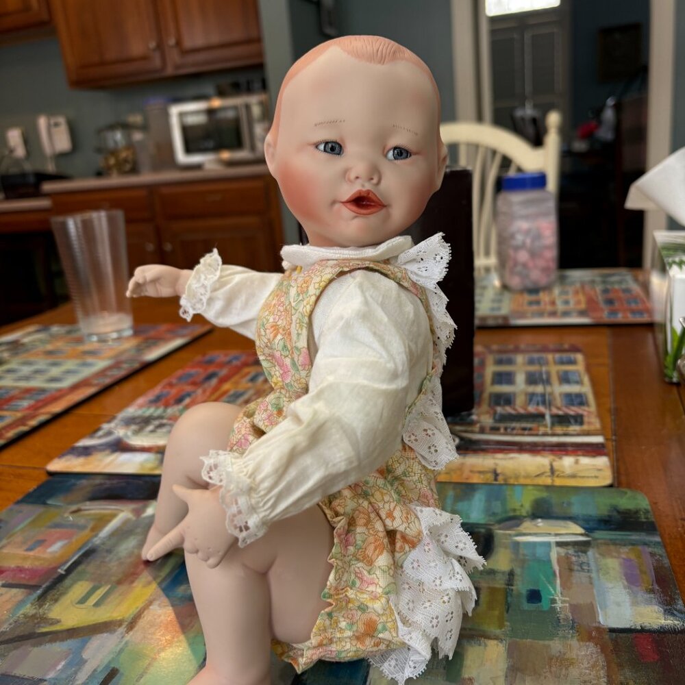 YOLANDA'S PICTURE PERFECT BABIES - "Lisa" by Ashton Drake, 10"